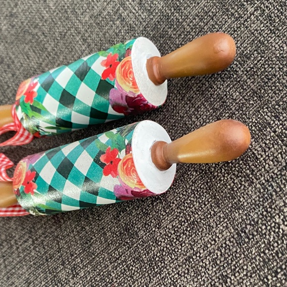 Pioneer women Colorful Floral Checkered Rolling Pins - Picture 2 of 6